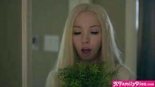 Менин ненасытная гвардия миниатюрная топтомо сестра эмес болчу перестать трахать шлюшку