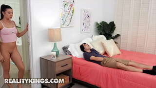 Realiteti Mbretër - PUNOHET Kryeministrit Kylie Raketa, Ricky spanjisht - Ngjitet Vend