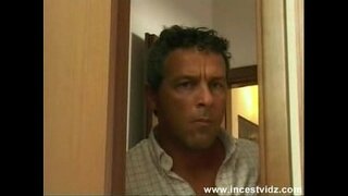 отчим використовує ситуацію анально