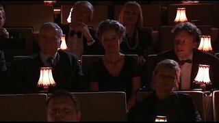 Celia Jones-ស្រឡាញ់-លំនបង្ហាញជាមួយនឹងមួយដបនិងការ baseballbat