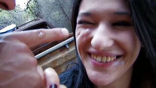 لیزا مسالا ہو جاتا ہے اس کی بڑی گدی کے جنگل میں