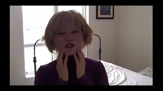 Wanoja nyimpen dina hiji bikang topeng muterkeun jeung kabayang