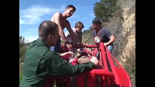 Perverse hideung floozie Kelly Starr jeung gedé knockers enjoys lamun opat horny fellows poked nya dina sagala nya fucking liang