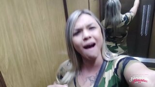 הייס פייגעלע סאַקינג האָן, און פרייַנד, ד.