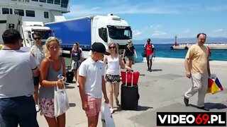 Бушлай секс-фильмнар арасында - паромом һәм отелем - чыгыш ясый Сара [ пикапы ]