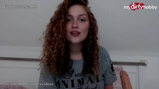 חם גרמני, חובבן בייב משתמש שומן דילדו למתוח אותה חזק את הכוס ואת גונחת בקול רם עד שהיא cums